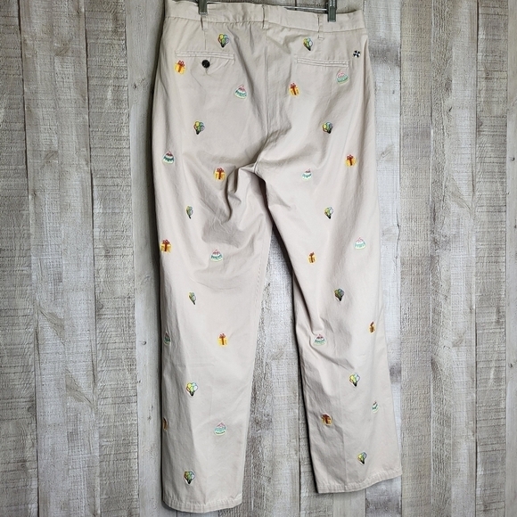 Castaway Nantucket Pants. Birthday, Cake, Presents. Size 34"×29" - Picture 6 of 12